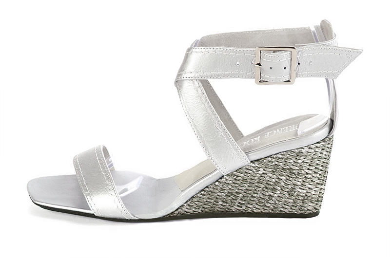 Light silver women's fully open sandals, with crossed straps. Square toe. Medium wedge heels. Profile view - Florence KOOIJMAN